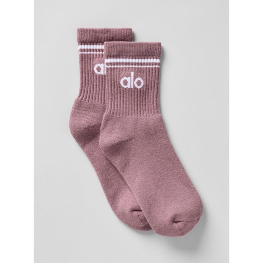 ALO Yoga Half Crew Socks Medium Smoky Quartz White NIP Unisex